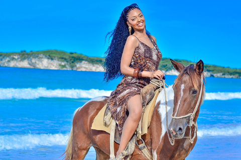 Punta Cana: Horseback Riding Tour with Beach Visit