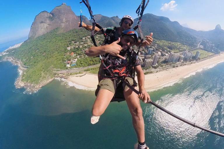 Paragliding flight with the most beautiful view of Rio de Janeiro Paragliding with the most beautiful view of Rio de Janeiro