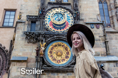 Prague: Professional Photoshoot in the Old Town Standard Express 15 Minutes | 10 Photos
