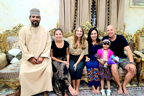 Omani Hospitality: Authentic Family Dinner Experience