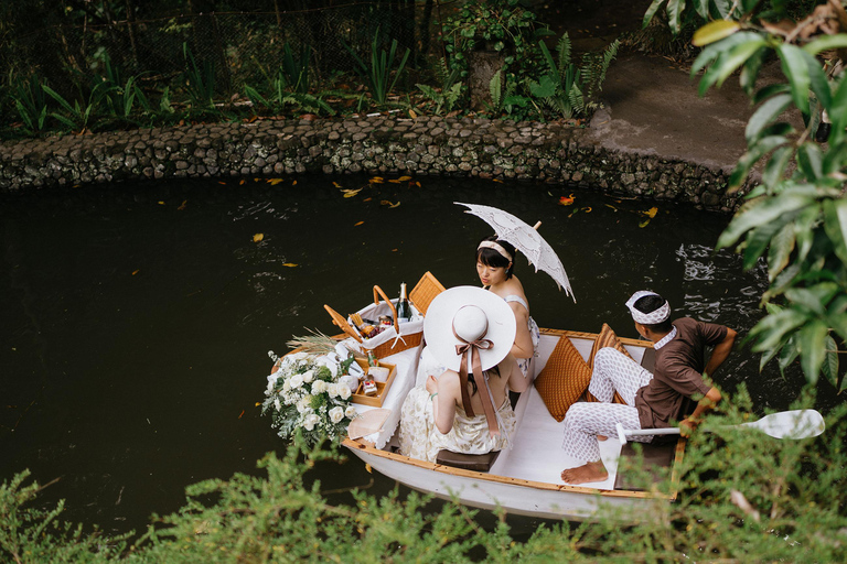 Ubud: Romantic Picnic on a Wooden Boat with Sparkling Wine
