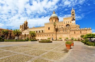 Von Cefalù aus: Tour durch Palermo mit dem Zug, mit Streetfood und historischem Zentrum