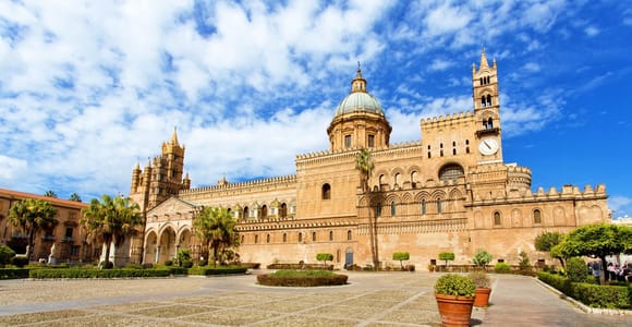 From Cefalù: Palermo Train Tour with Street Food and Historic Old Town