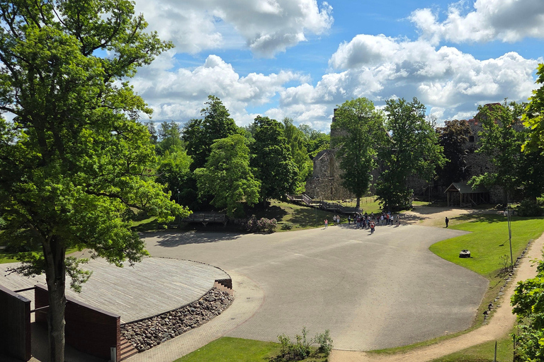 From Riga: Turaida & Sigulda Day Trip with Guide