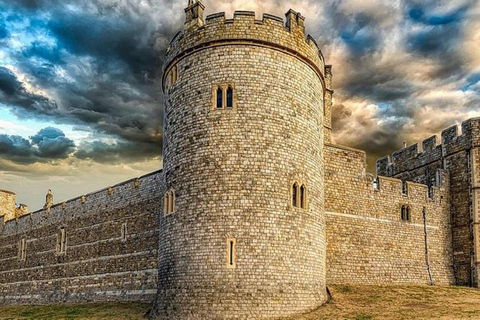 Tour guiado por motorista particular em Stonehenge, Castelo de Windsor e Bath.