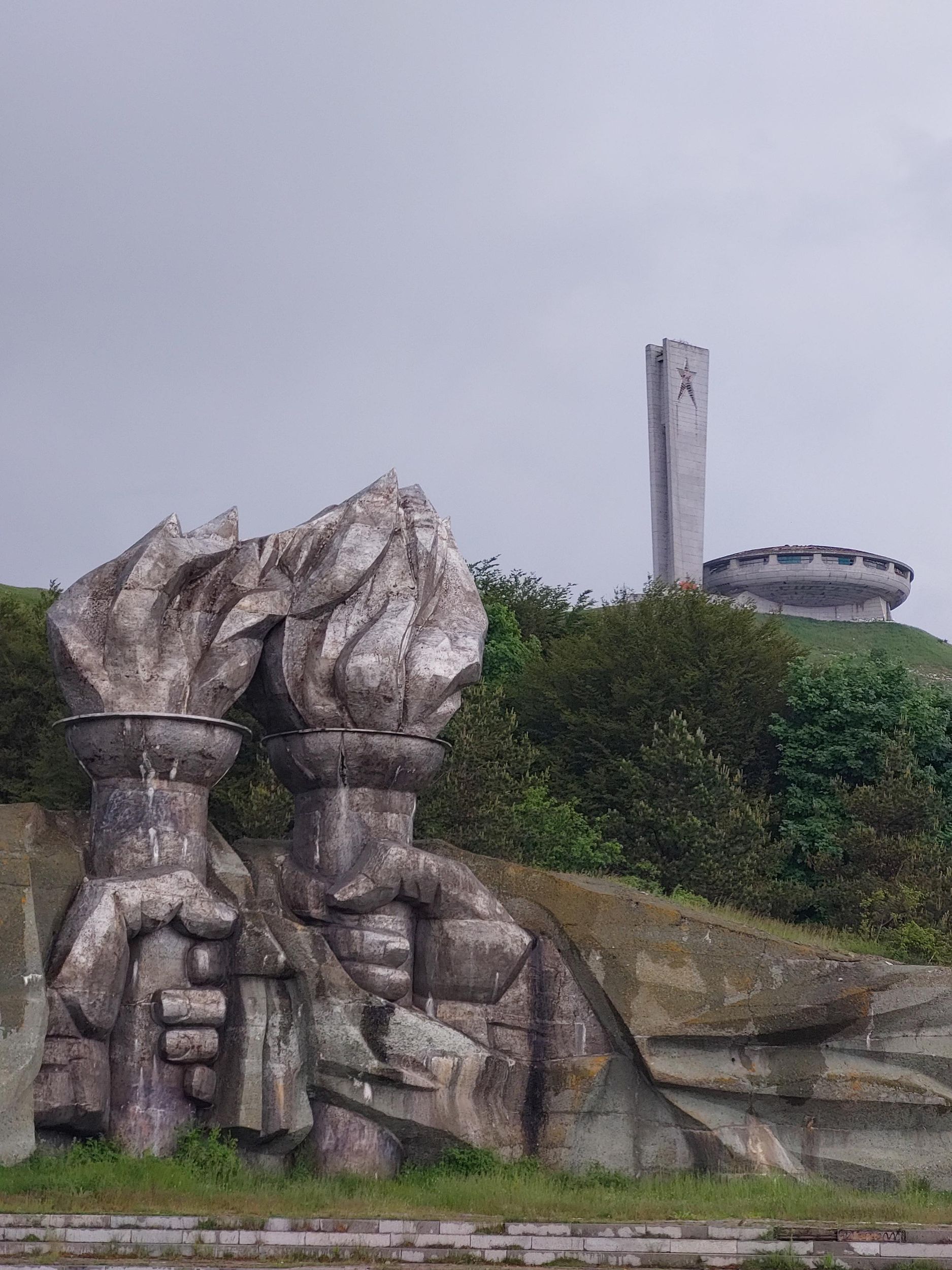 Ab Sofia: Tagestour zu Buzludzha & Prohodna-Höhle