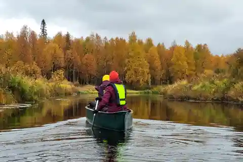 Pyhätunturi: Nem kanotur på søen Pyhäjärvi