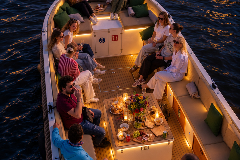 Amsterdam: Sunset & Evening Canal Cruise with Bar on Board Evening Cruise in Open Boat from Central Station