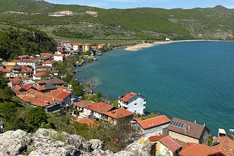 Desde Tirana/Durres: Korca, Voskopoja, Pogradec,Lin Excursión de un día