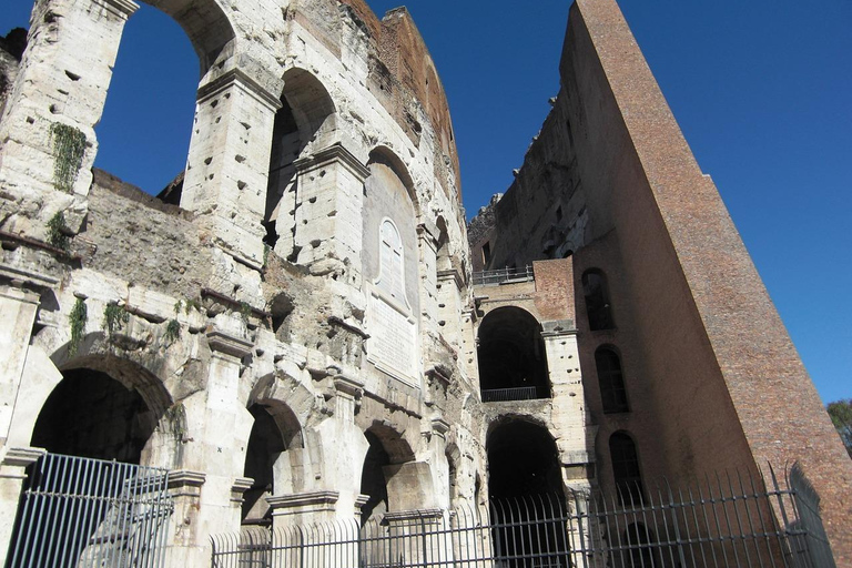 Roma: Coliseu com acesso ao piso da arena e Roma Antiga