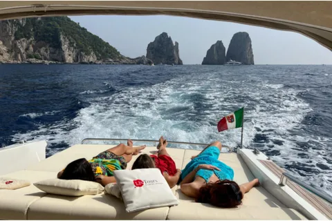 Costiera Amalfitana: esperienza di lusso su uno yacht privato