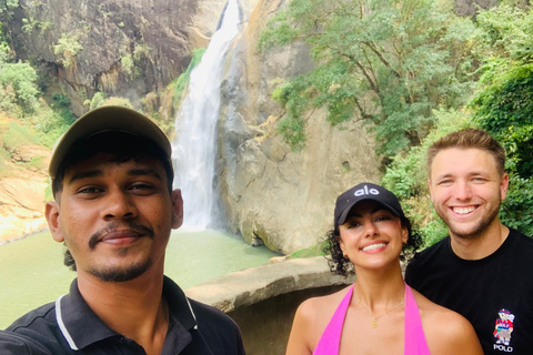 Colombo: Private Transfer to Sigiriya or Kandy with Stops
