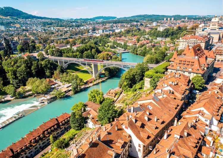 Punti salienti e gemme nascoste di Berna: passeggiate guidate per piccoli gruppi