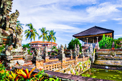 بالي: من القمم المقدسة إلى وادي الأزهار الأبديةبالي: من القمم المقدسة إلى وادي الأزهار الخالدة