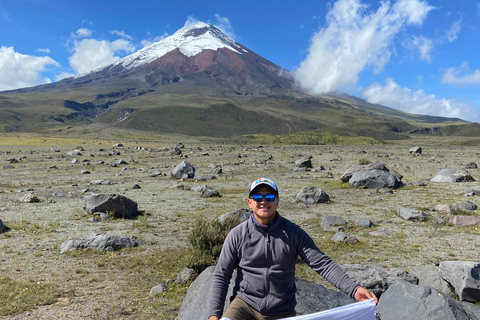 科托帕希火山和基洛托阿火山湖：安第斯山脉的两颗宝石（从基多出发的一日游）科托帕希火山和基洛托阿火山：安第斯山脉的两颗明珠