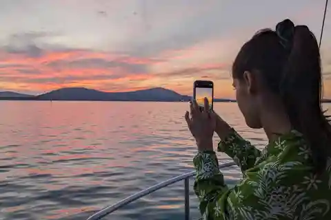 Alghero: Sunset Sailing Cruise mit Aperitif
