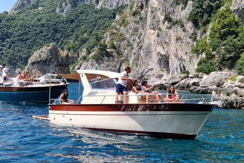 Tour privato in barca della Costiera Amalfitana 7,5Da Capri: Amalfi Comfort Boat Tour