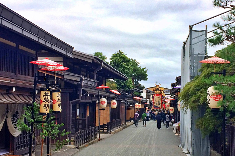 Nagoya: Takayama &amp; Shirakawa-go Day Trip w/ Hida Pork LunchNagoya: escursione di un giorno a Takayama e Shirakawa-go con pranzo a base di maiale di Hida
