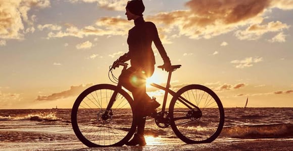 Lecce: e-bike tour to the sea with Salento brunch at Acaia Castle