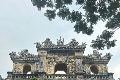 Desde Hue : Excursión en grupo reducido por la Ciudad Imperial de Hue en barco dragónVisita sin entrada