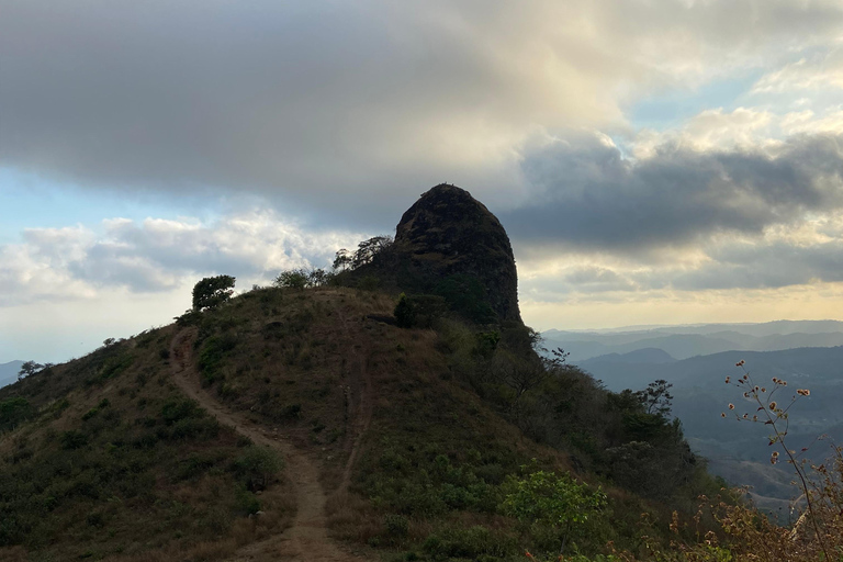La Libertad: Wycieczka do Peñón de ComasaguaLa Libertad: Wycieczka na szczyt Peñón de Comasagua