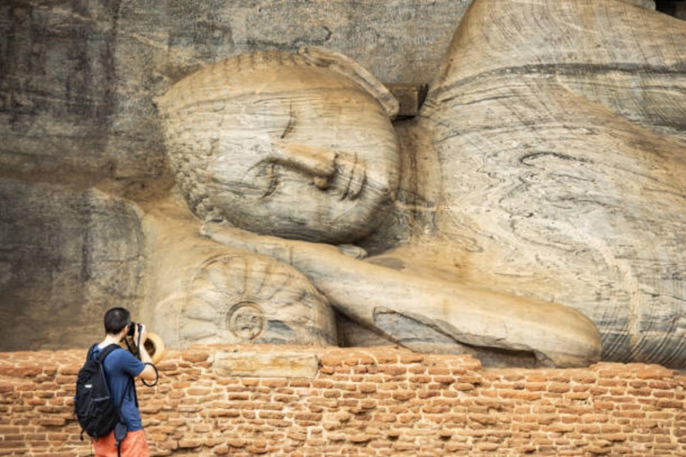 Wycieczka do starożytnego miasta Polonnaruwa z safari na słoniach Minneriya