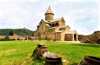 Montañas - Uliscikhe - Mtskheta - Zhvari Give a Tour -group - Housity