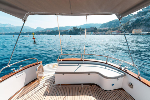 Positano: passeio de barco partilhado ao pôr do sol ao longo da Costa AmalfitanaPositano: passeio de barco partilhado ao pôr do sol pela Costa Amalfitana