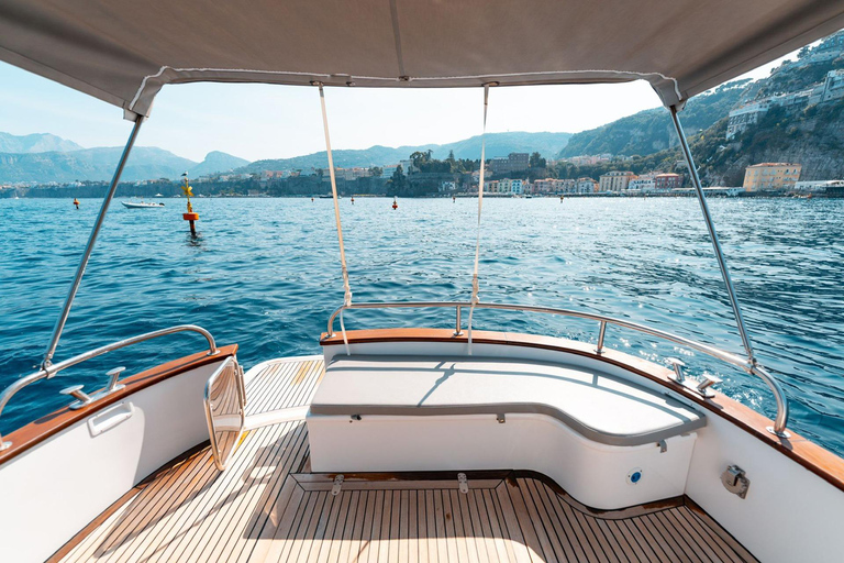 Positano: passeio de barco partilhado ao pôr do sol ao longo da Costa AmalfitanaPositano: passeio de barco partilhado ao pôr do sol pela Costa Amalfitana