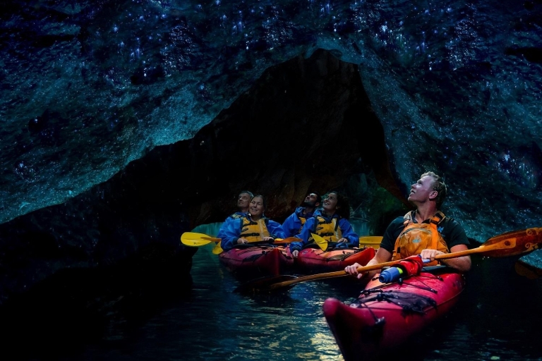 Cataratas Okere Excursión guiada en kayak a la luz de las estrellasCataratas Okere: Excursión guiada en kayak a la luz de las estrellas