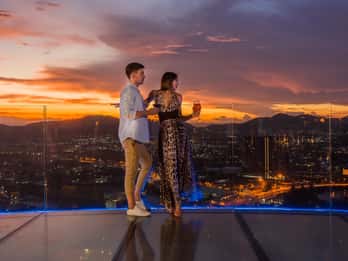 Хуа Хин: Бар Vana Nava Sky Bar на крыше отеля Holiday Inn