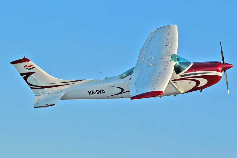 رحلة سياحية إلى بودابست على متن طائرة سيسنا C172