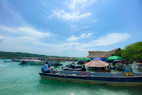 Cartagena: 5 Rosario Islands Tour with Snorkeling and Lunch