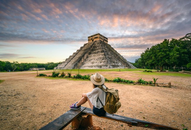 Visit Chichén Itzá: Excursión a Chichén Itzá, Izamal, cenote y comida in Chichen Itza