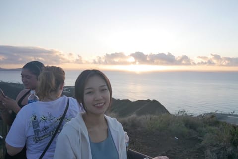 Oahu: Diamond Head Hike with Roundtrip Transportation