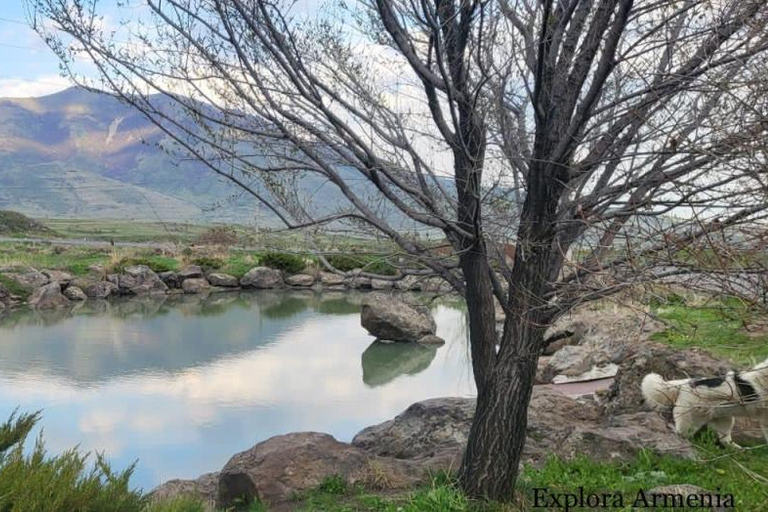 Excursión de un día privada a Saghmosavank-Monumento al Alfabeto y Ereván