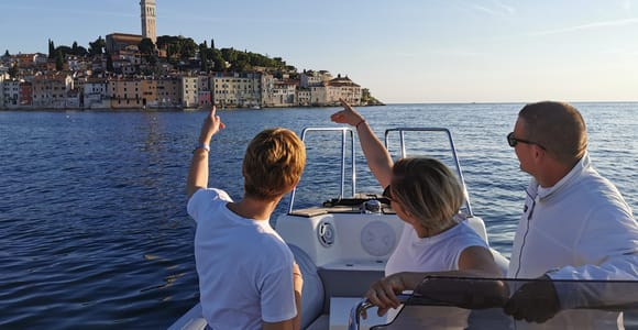 Rovinj: Speedboat-Tour bei Sonnenuntergang mit Delphinbeobachtung Rovinj: Speedboat-Tour bei Sonnenuntergang mit Delphinbeobachtung