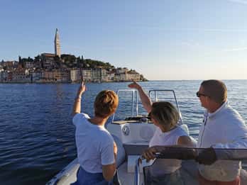 Rovigno: Tour in motoscafo al tramonto con osservazione dei delfini