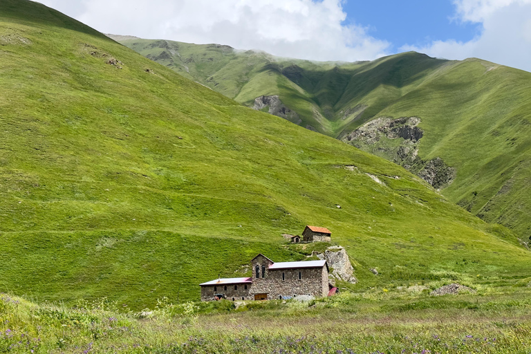 Truso Valley: All-Inclusive Day Hike