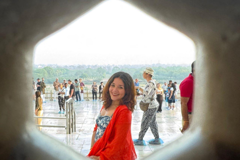 Tour privado exclusivo al Taj Mahal en coche de lujo desde DelhiTour todo incluido en un coche Toyota Vellfire