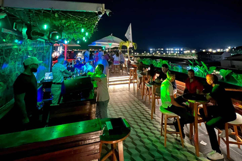 Panama City: esperienza nei bar locali — Notti a Casco ViejoPanama City: esperienza nei bar locali — notti a Casco Viejo