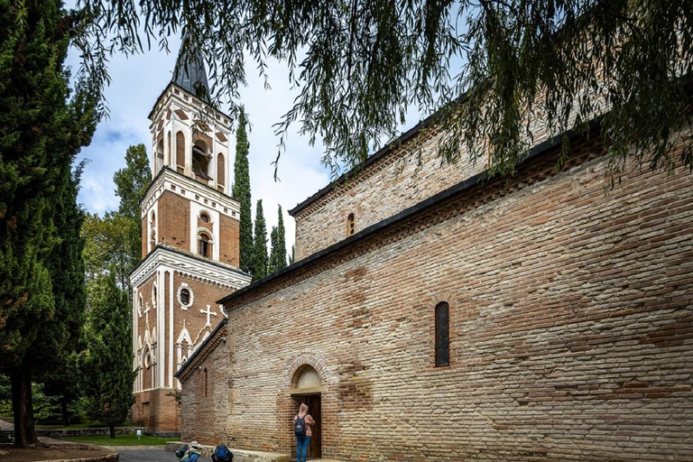 From Tbilisi: Kakheti Wine, Cheese and Bread-making Day Trip