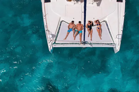 Cozumel Luxury Sailing, Snorkel + Comida y Barra libre