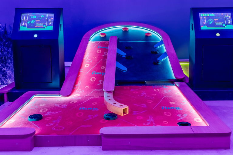 Cologne: Adventure Minigolf – Interactive tour through movie sets!