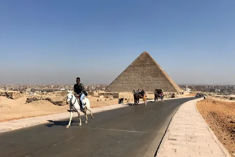 Pyramides de Gizeh et Grand musée égyptien