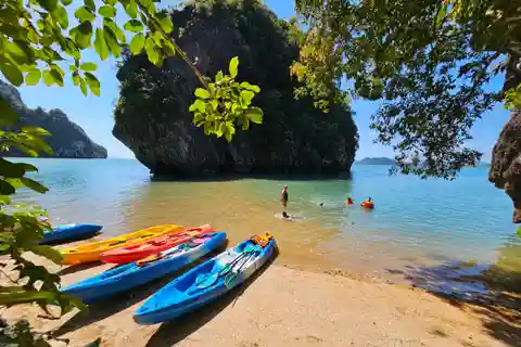 Koh Lanta: Kayaking and Longtail Boat Tour (Half day)