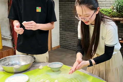 Hangzhou: Shanghai Soup Dumpling Cooking Class