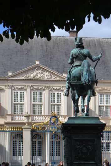 The Hague: Guided Tour with a French Tour Guide