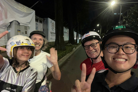 Da Nang: Seven Local Food Tasting & Sightseeing by Scooter