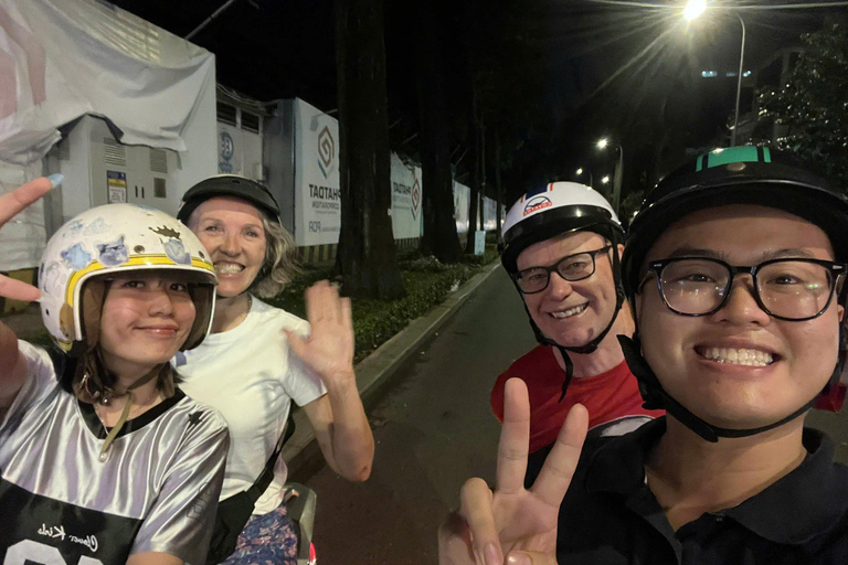 Da Nang: Seven Local Food Tasting & Sightseeing by Scooter